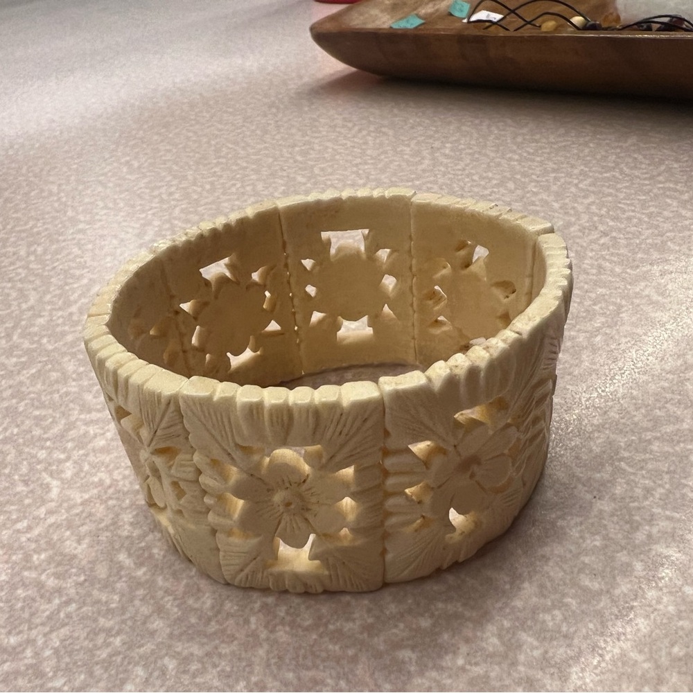 Vintage Floral Carved Bracelet. Possibly carved bone or molded Bakelite. Pretty
